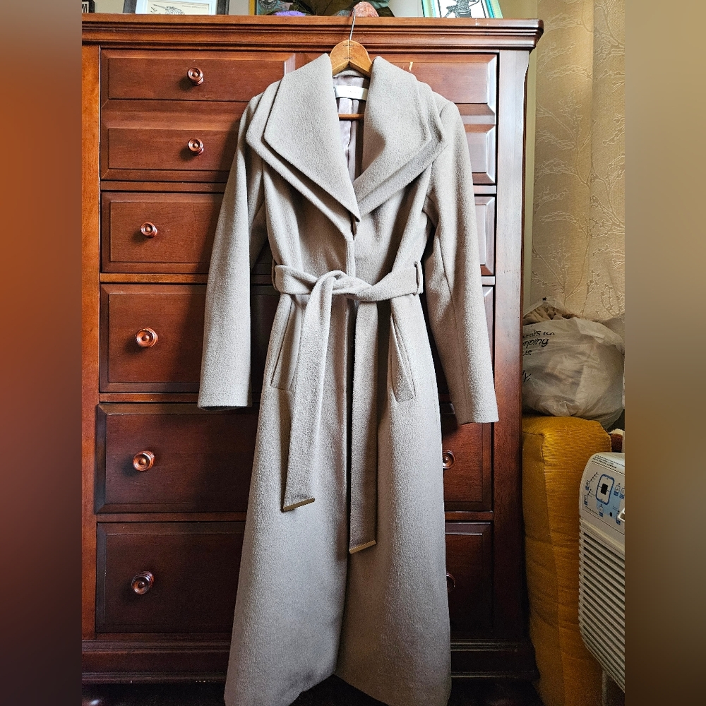 Tahari Wool Wrap Coat size small color is camel or medium tan wing collar